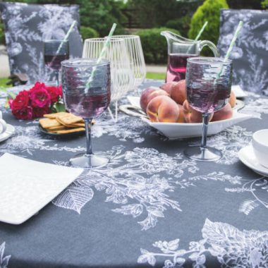 Jak udekorować taras tekstyliami by był praktyczny i piękny? Skorzystaj z 3 niezawodnych porad!