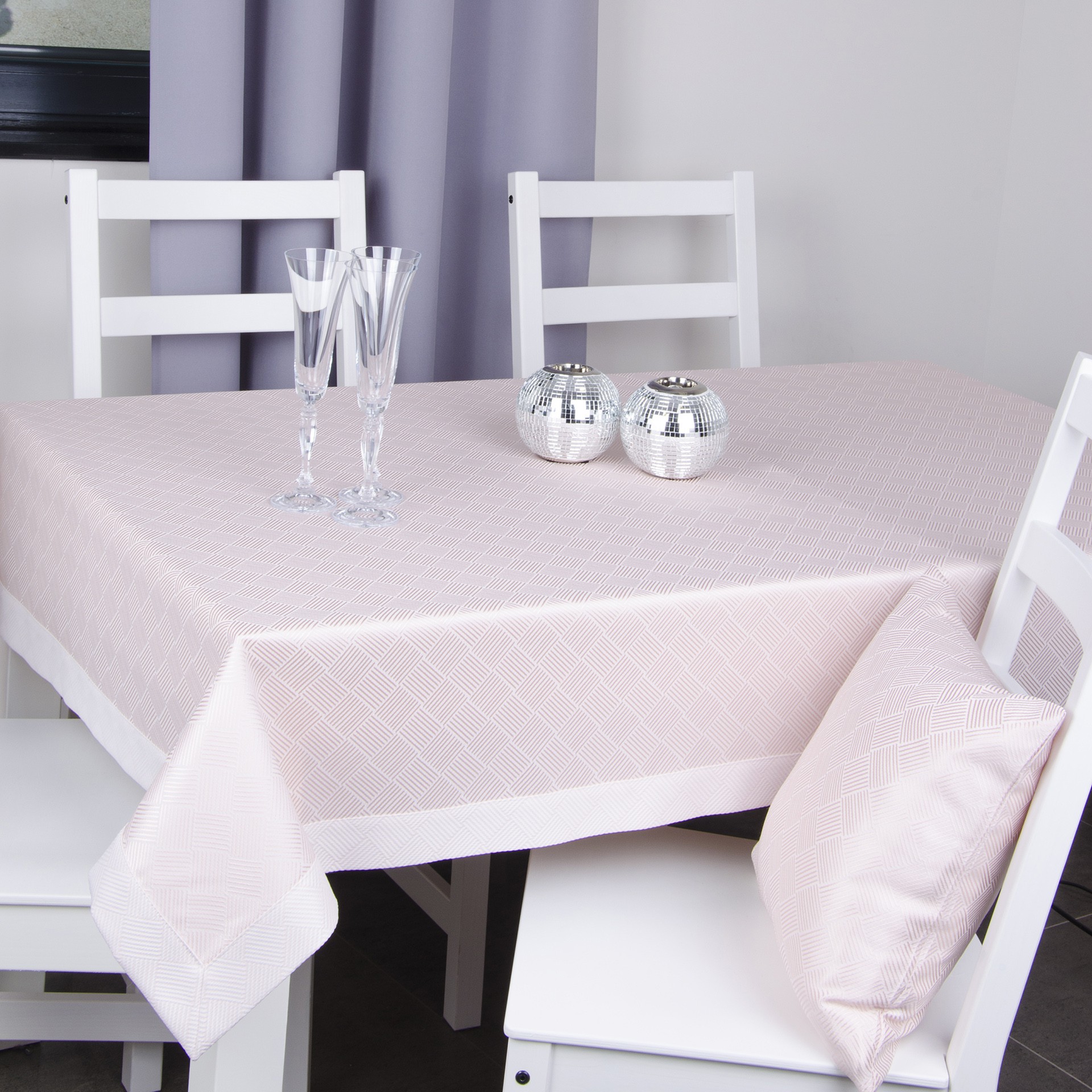 Obrus Merida – Pudrowy róż Obrus Merida – Pudrowy róż