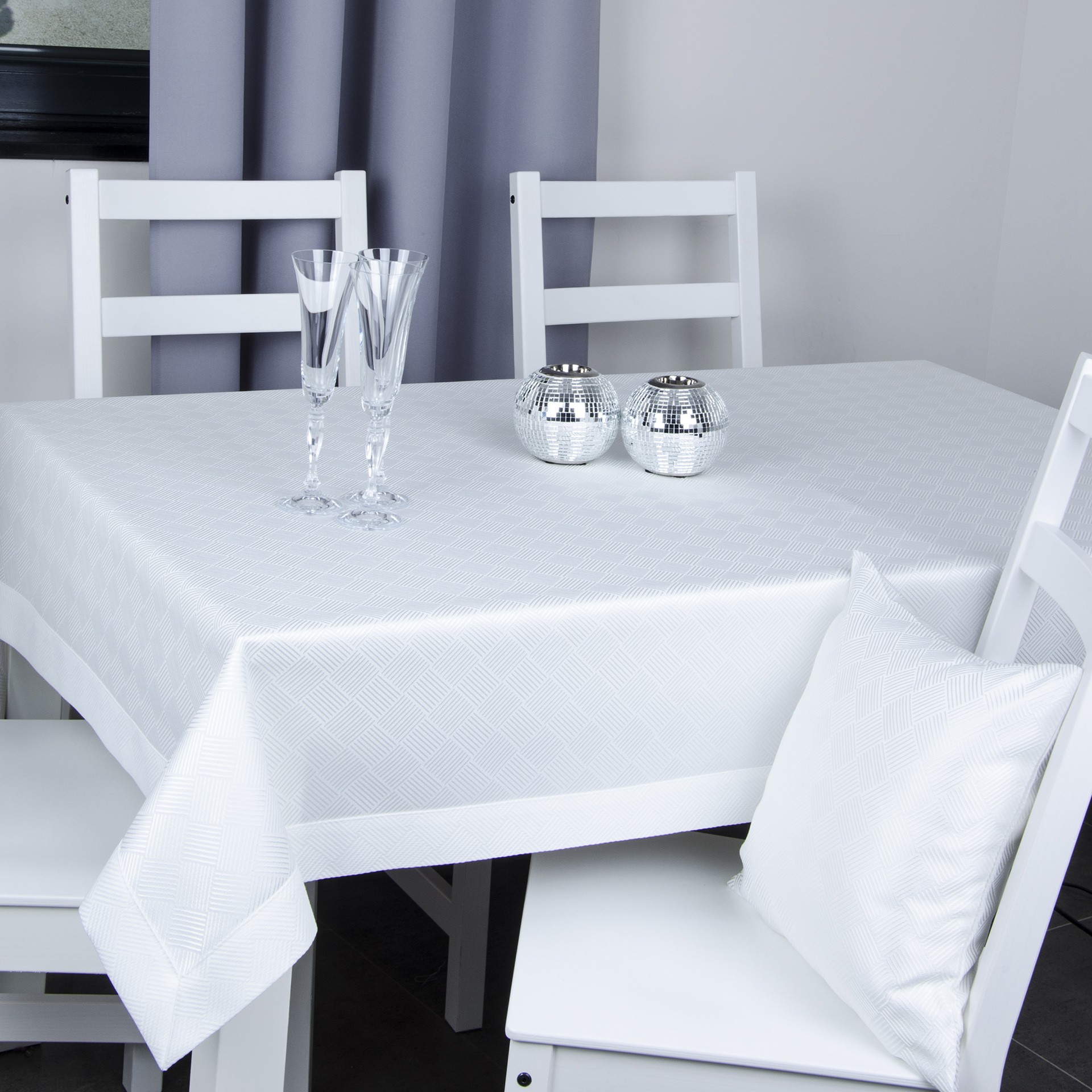 Obrus Merida – Śmietankowa Biel Obrus Merida – Śmietankowa Biel