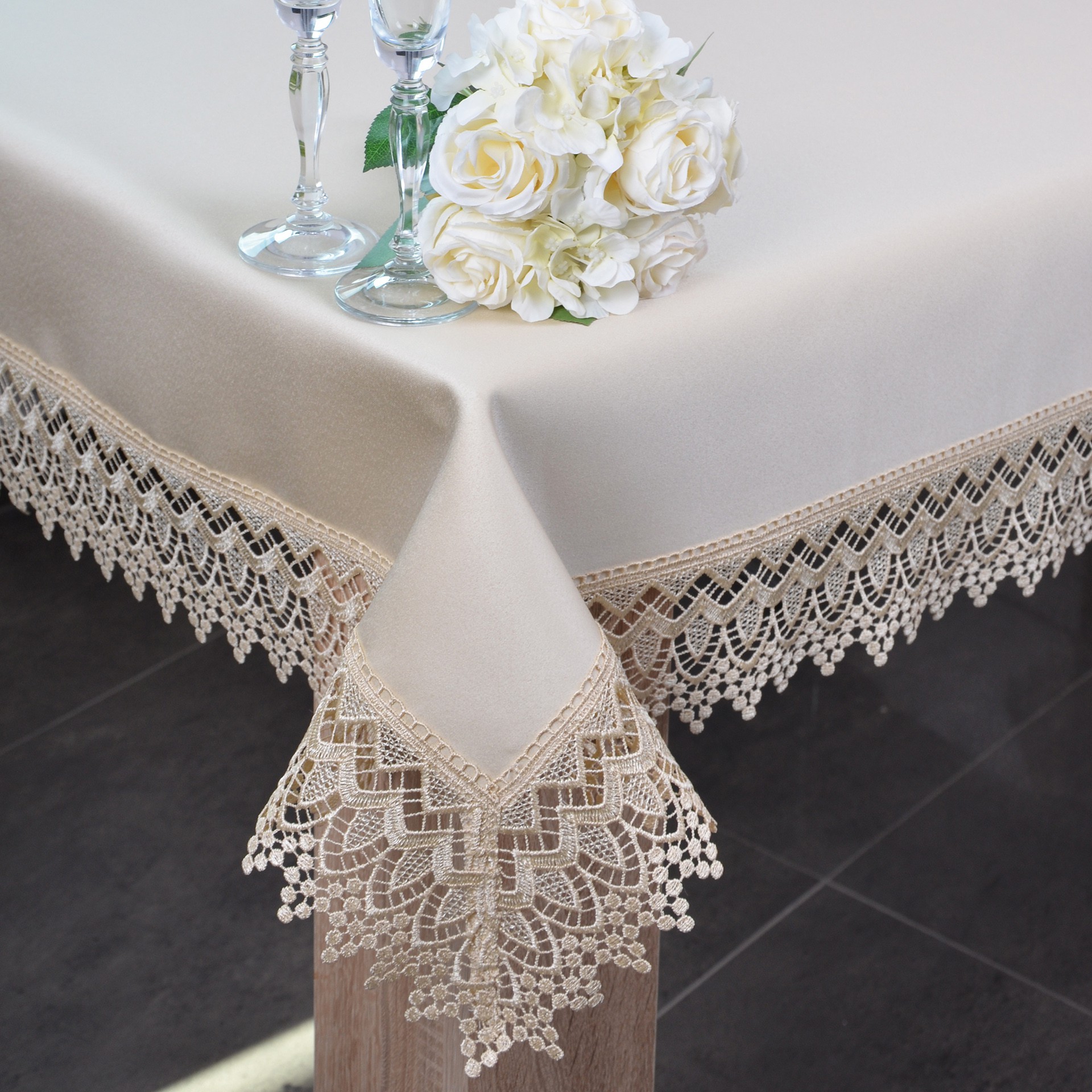 Obrus z Gipiurą 114 – Beżowy Obrus z Gipiurą 114 – Beżowy