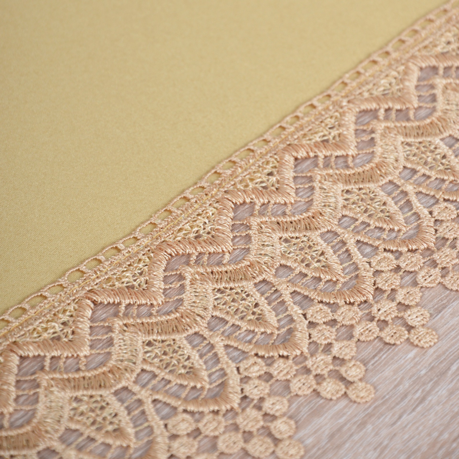 Obrus z Gipiurą 114 – Złoty Obrus z Gipiurą 114 – Złoty