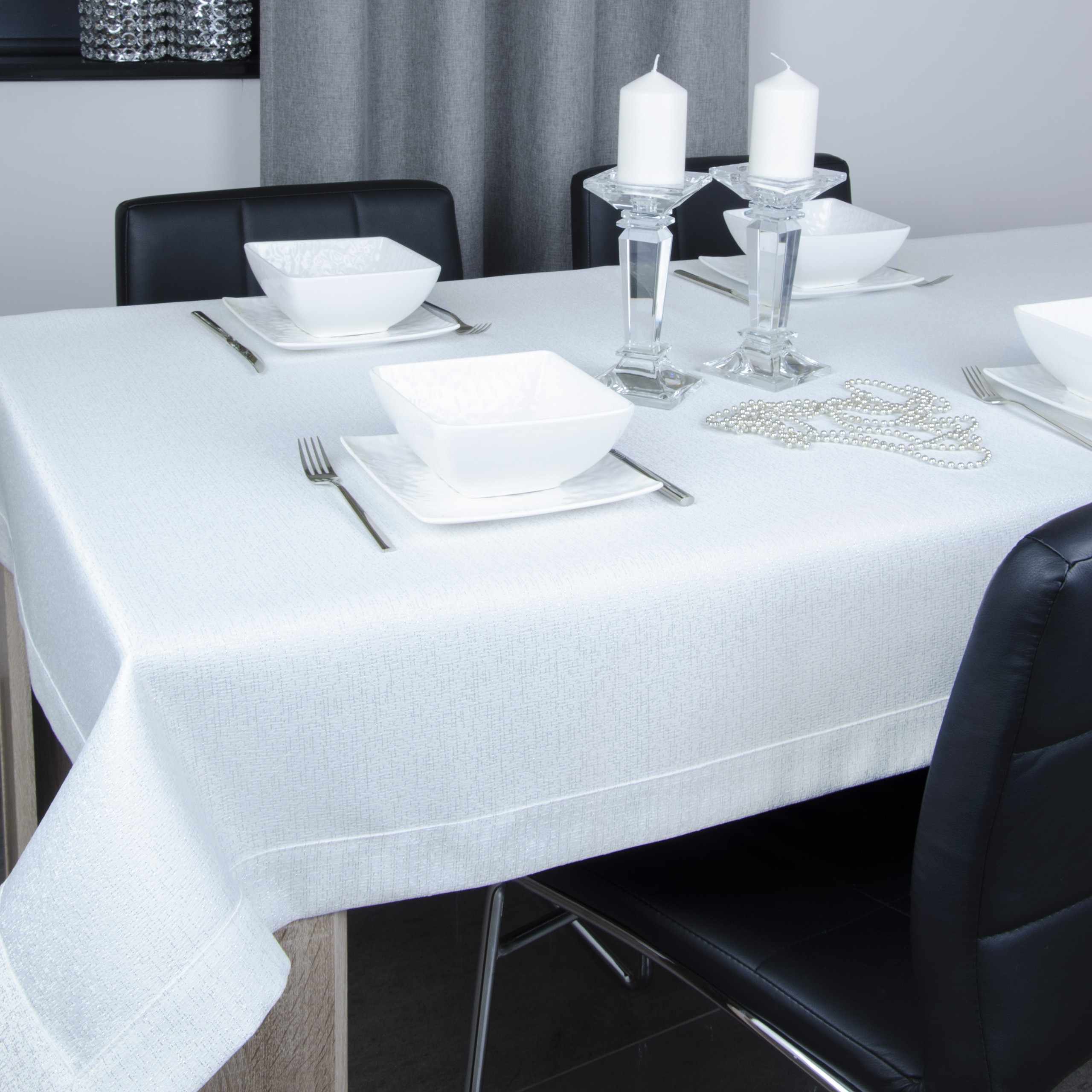 Obrus Werona – Biały ze srebrną nitką Obrus Werona – Biały ze srebrną nitką