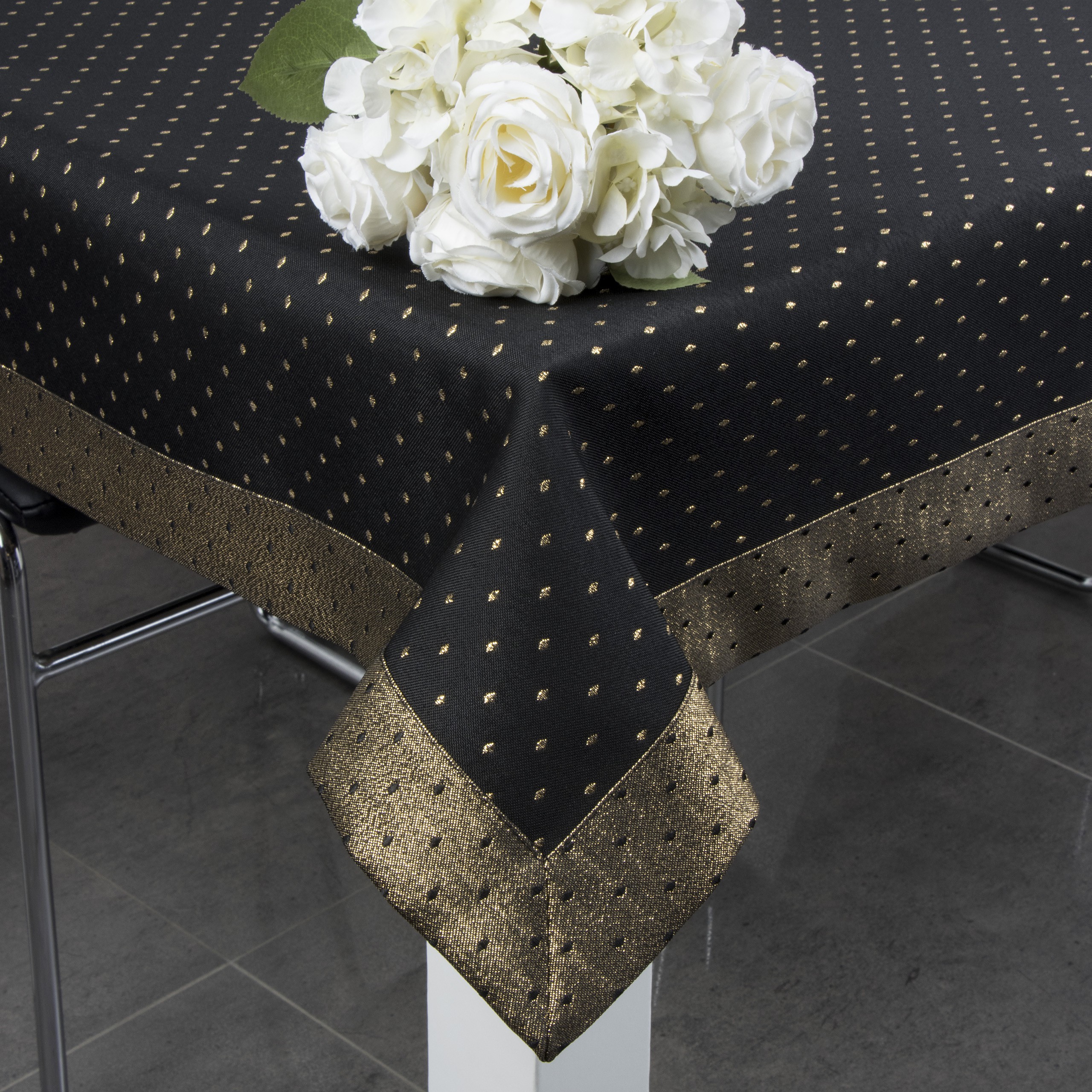 Obrus Kropki Lux – Czarno-Złoty Obrus Kropki Lux – Czarno-Złoty