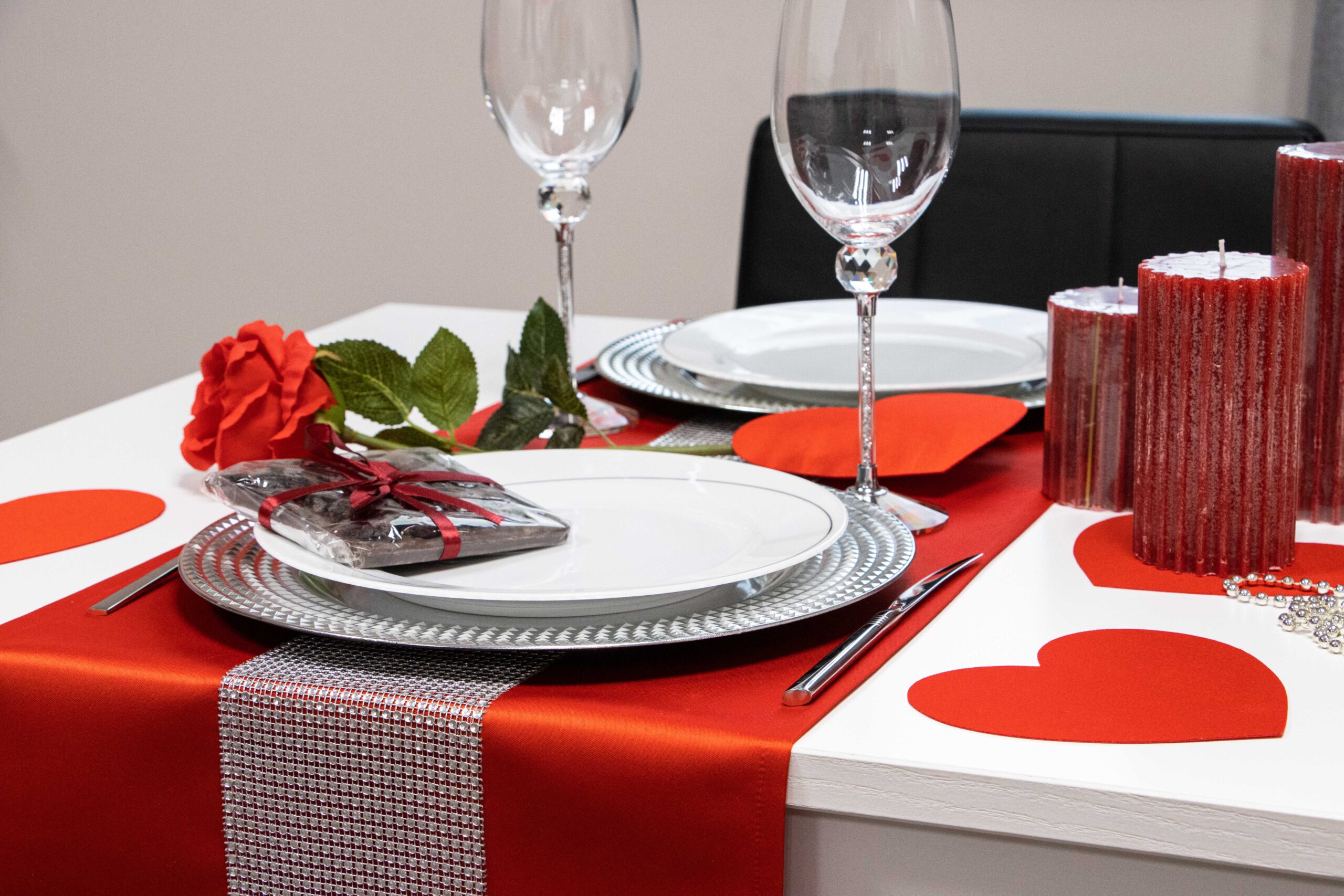 Bieżnik Cyrkonia – Czerwień ze srebrnym Bieżnik Cyrkonia – Czerwień ze srebrnym