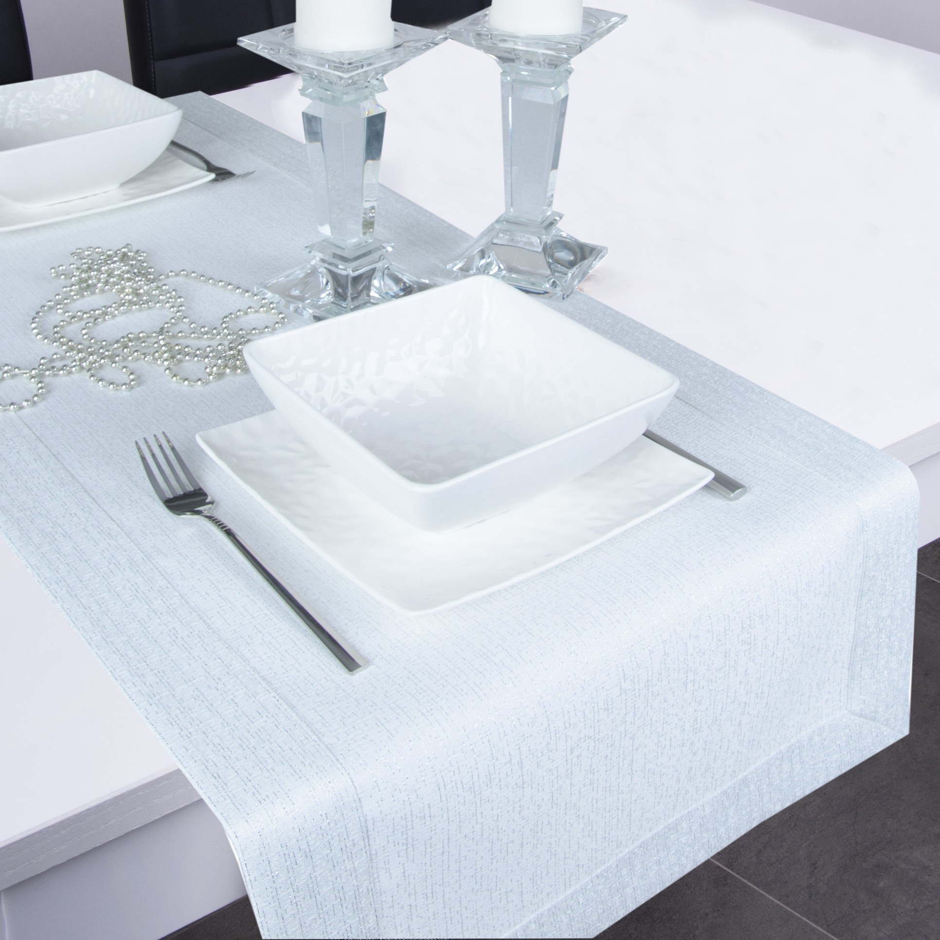 Bieżnik Werona – Biały ze srebrną nitką Bieżnik Werona – Biały ze srebrną nitką