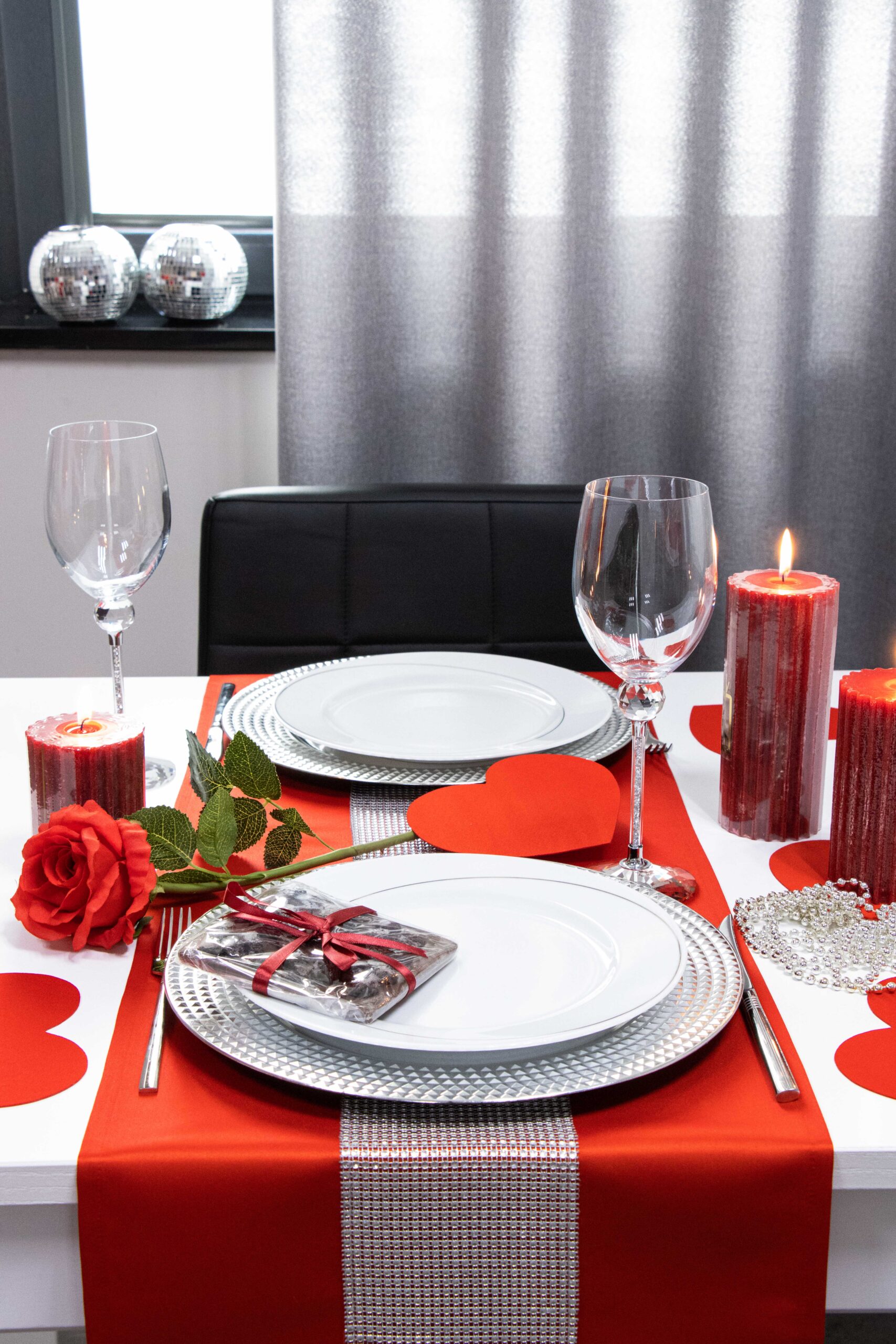 Bieżnik Cyrkonia – Czerwień ze srebrnym Bieżnik Cyrkonia – Czerwień ze srebrnym