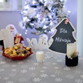 Obrus Świąteczny Śnieżynki – Szary