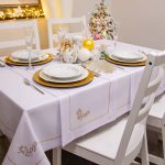 Obrus świąteczny Jodełka – Biel srebro