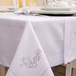 Obrus świąteczny Jodełka – Biel srebro