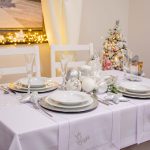 Obrus świąteczny Jodełka – Biel srebro