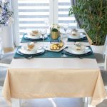 Jak ułożyć bieżnik na stole?