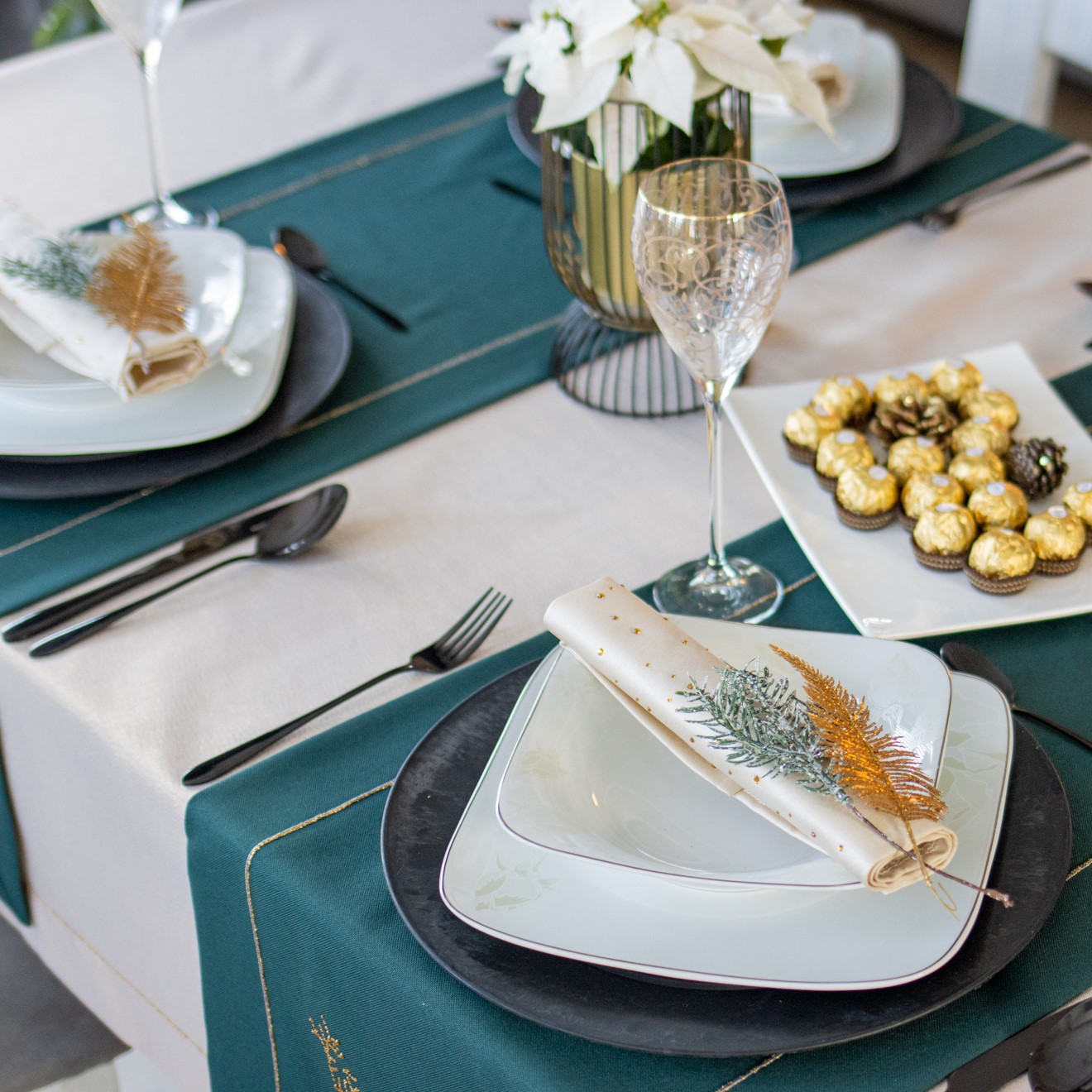 Bieżnik świąteczny Jodełka – Ciemna zieleń Bieżnik świąteczny Jodełka – Ciemna zieleń