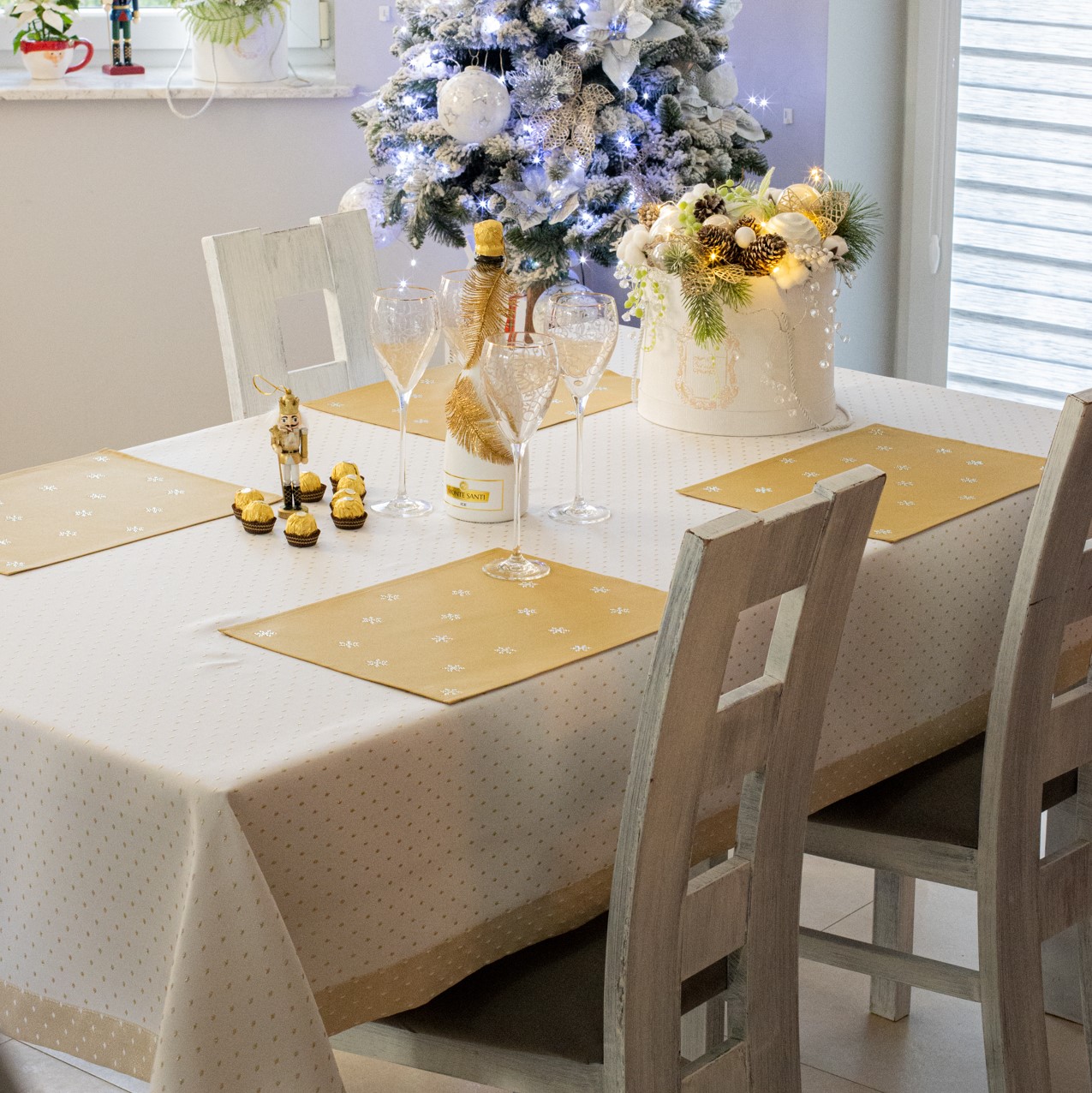 Obrus Kropki Lux – Biały Złoto Obrus Kropki Lux – Biały Złoto