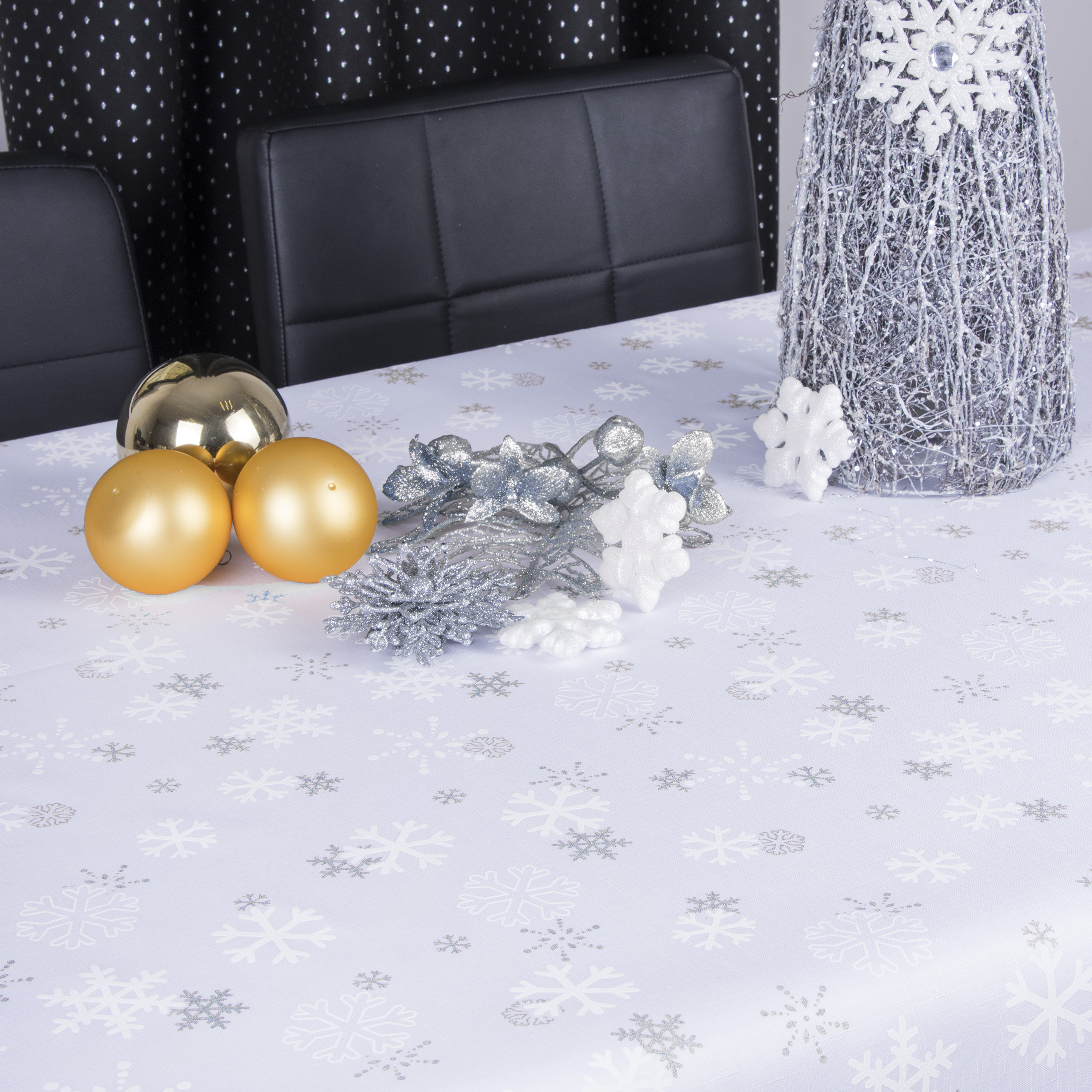 Obrus Świąteczny Śnieżynki – Biel Srebro Obrus Świąteczny Śnieżynki – Biel Srebro