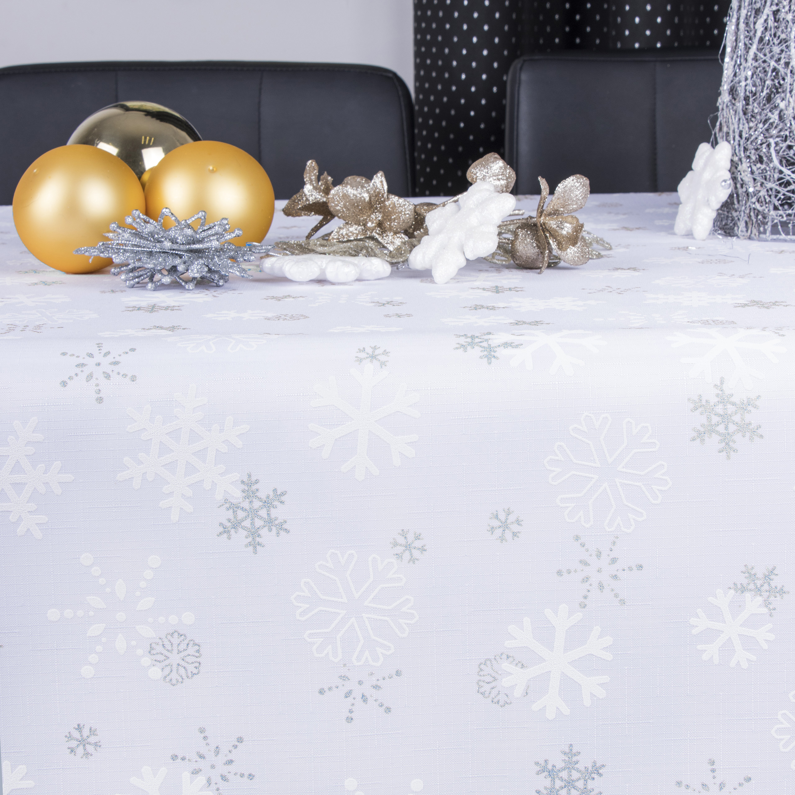 Obrus Świąteczny Śnieżynki – Biel Srebro Obrus Świąteczny Śnieżynki – Biel Srebro