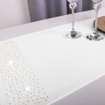 Pas Brylant – Biel ze złotymi dżetami