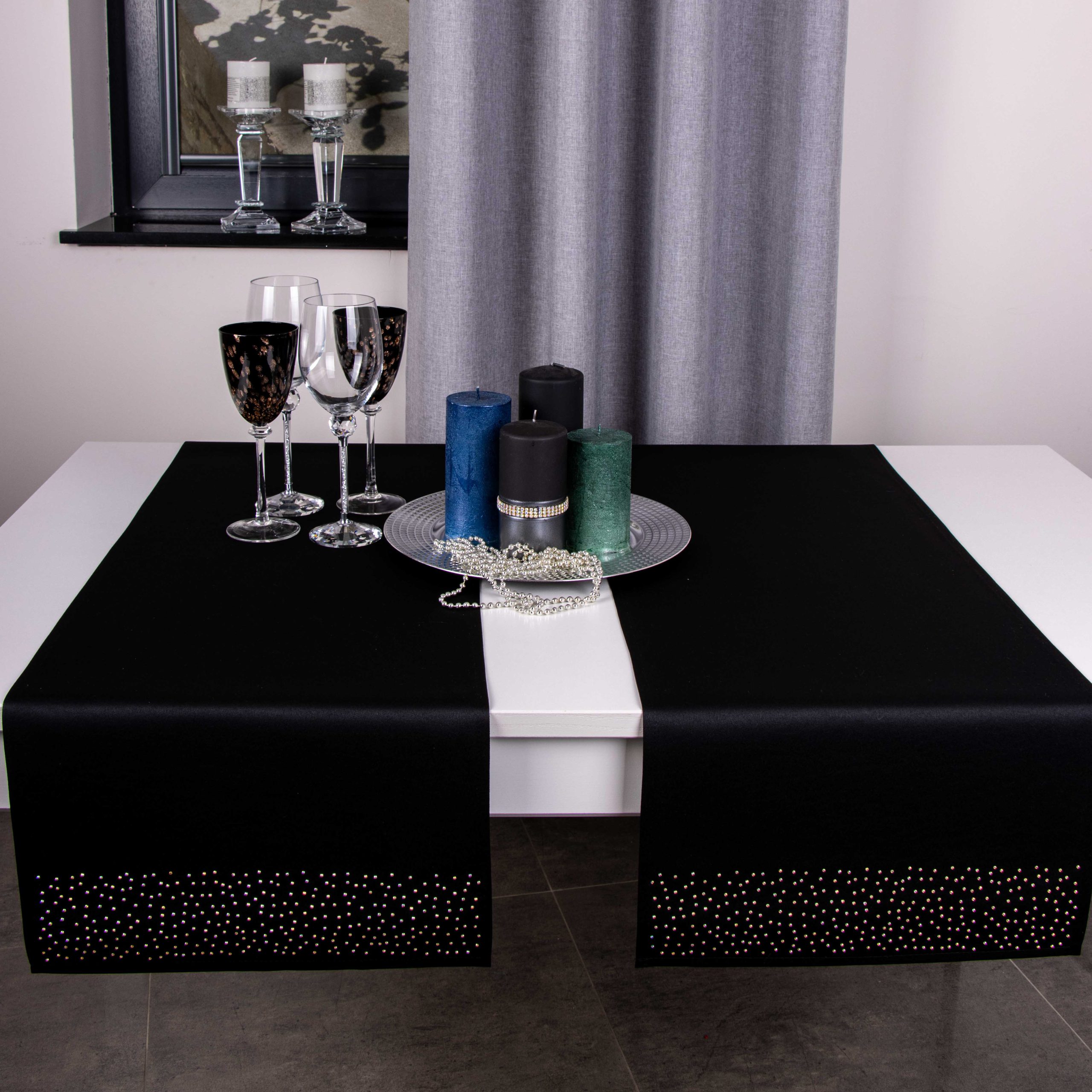 Bieżnik Brylant – Czarny ze złotymi dżetami Bieżnik Brylant – Czarny ze złotymi dżetami