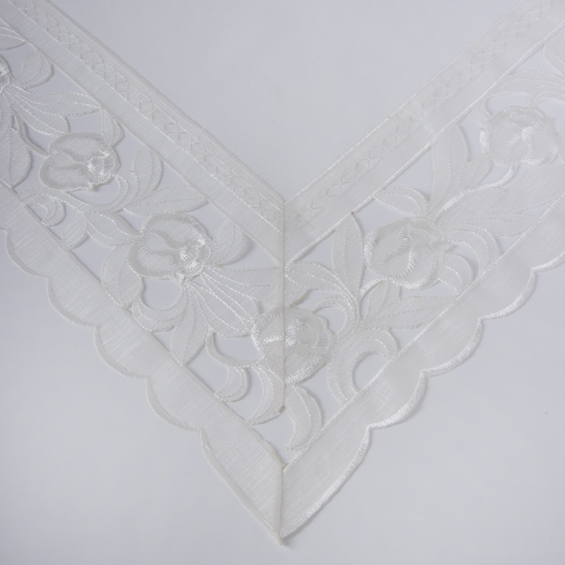 Serweta haftowana nakładka 85×85 ekri wz.11 Serweta haftowana nakładka 85×85 ekri wz.11