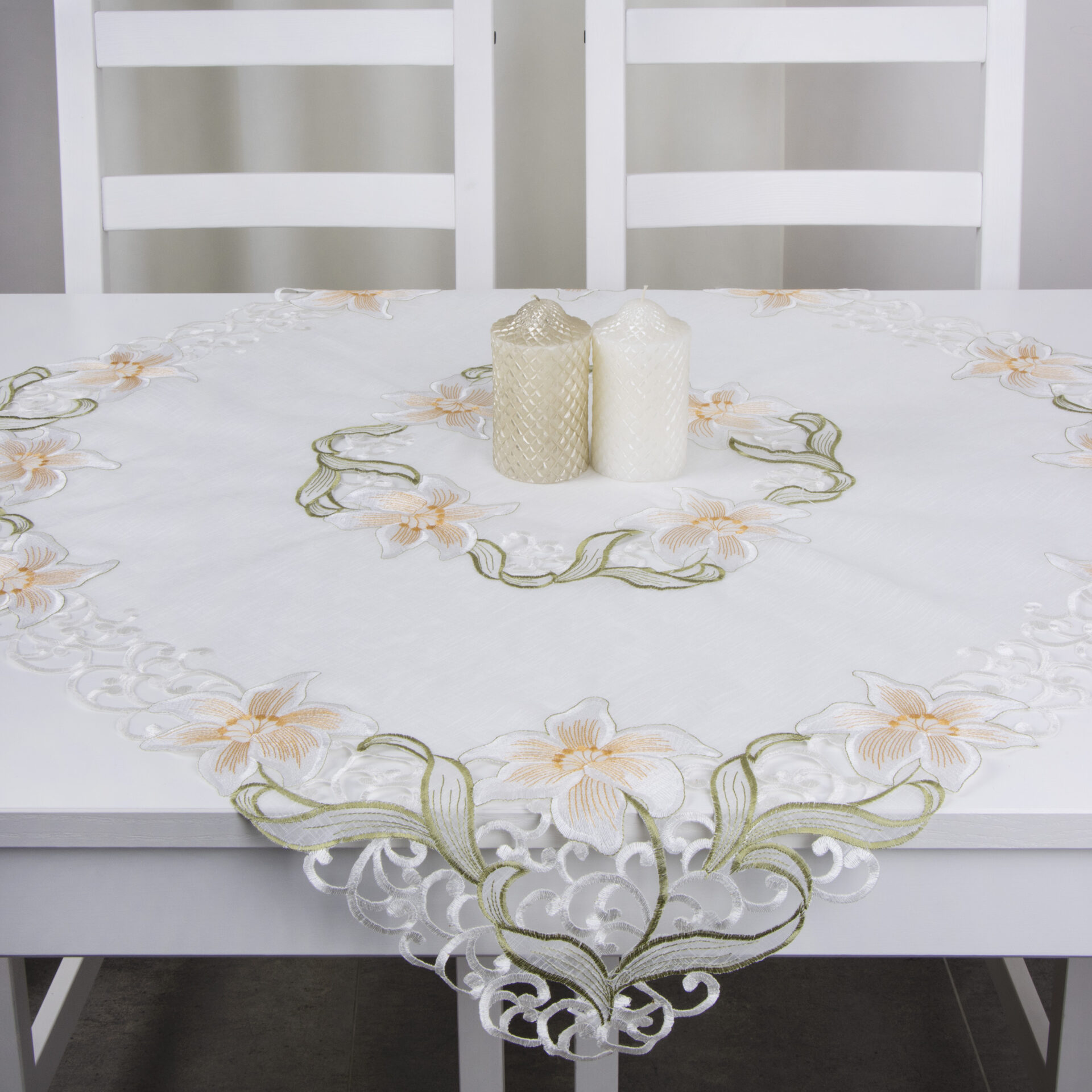 Serweta haftowana nakładka 85×85 wz.18 Serweta haftowana nakładka 85×85 wz.18