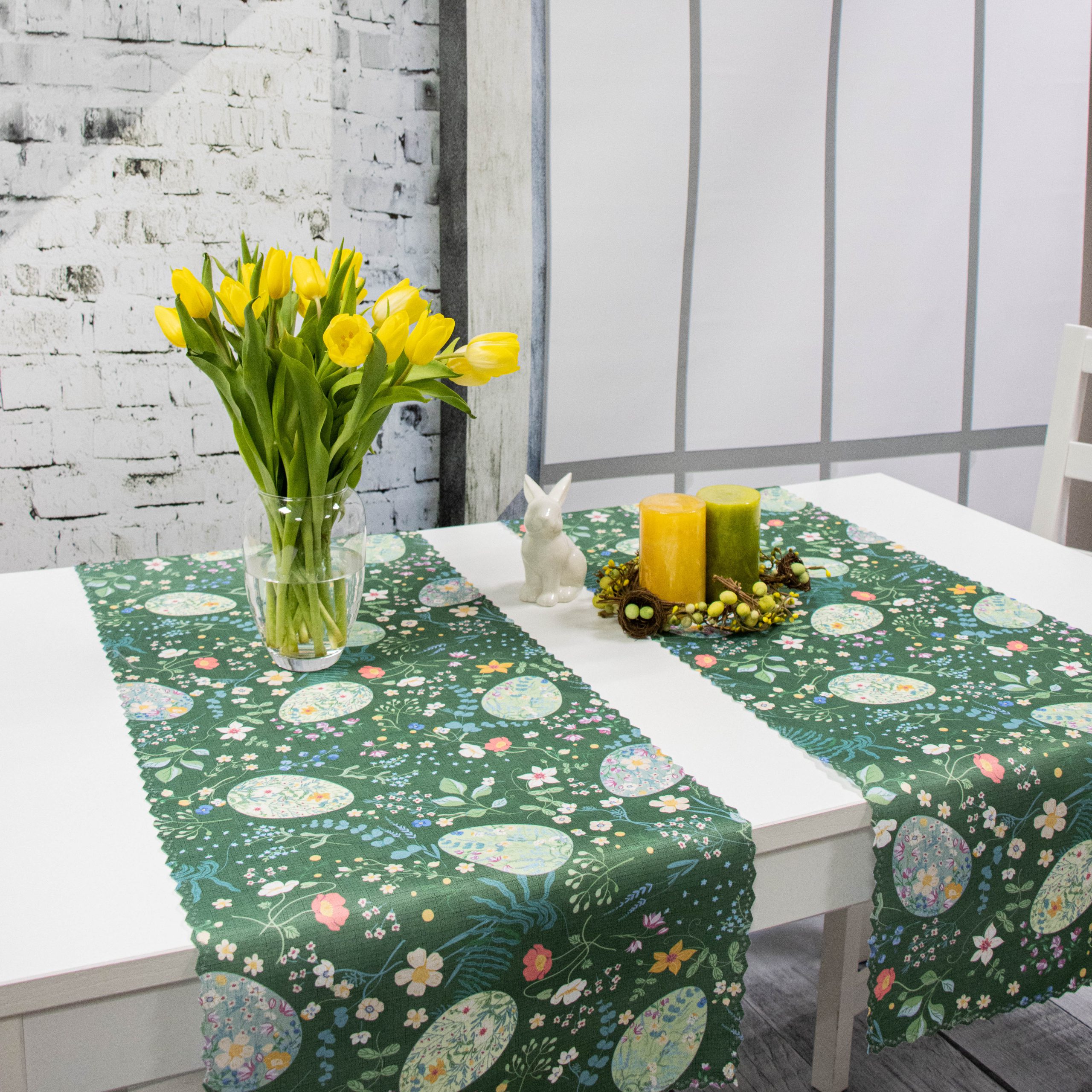 Bieżnik Wielkanocny 2022 – Ciemna zieleń Bieżnik Wielkanocny 2022 – Ciemna zieleń