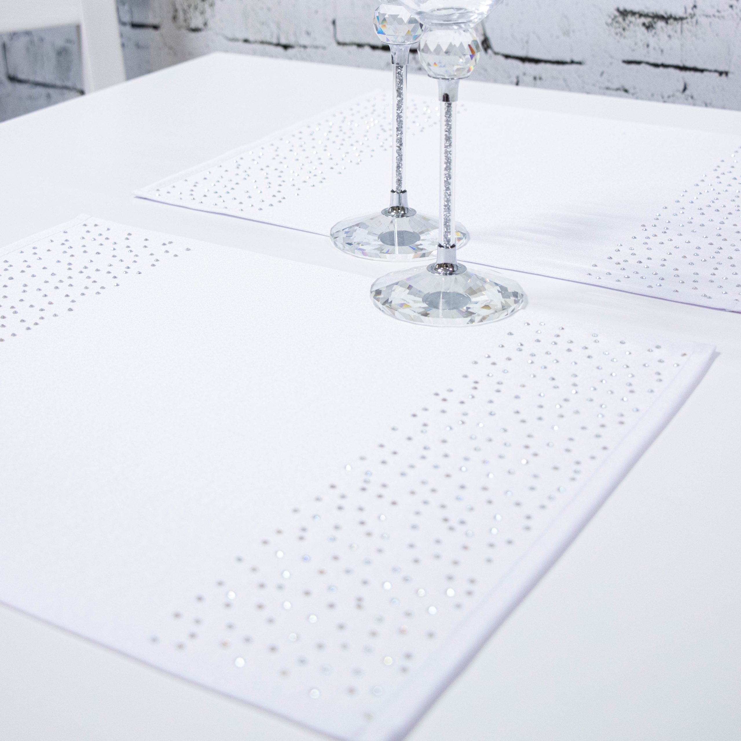 Podkładka Brylant – Biel + Srebrne dżety Podkładka Brylant – Biel + Srebrne dżety