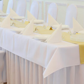 Obrus Konwalia – Biel Obrus Konwalia – Biel