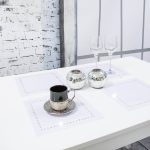 Podkładka Glamour 30×30 – Biel + Srebrne dżety