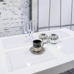 Podkładka Glamour 30×42 – Biel + srebrne dżety