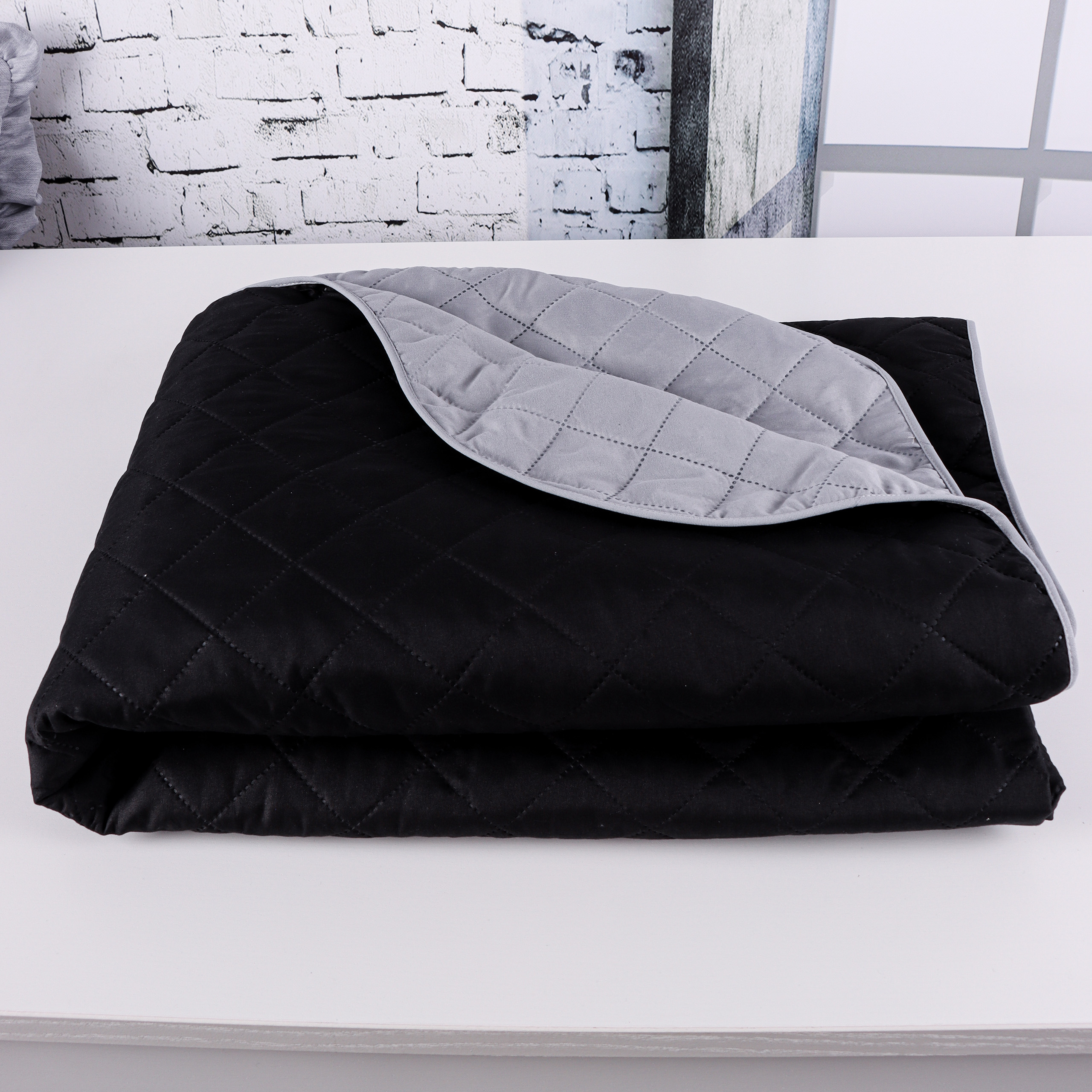 Narzuta dwuwarstwowa pikowana Czarna z szarym Narzuta dwuwarstwowa pikowana Czarna z szarym