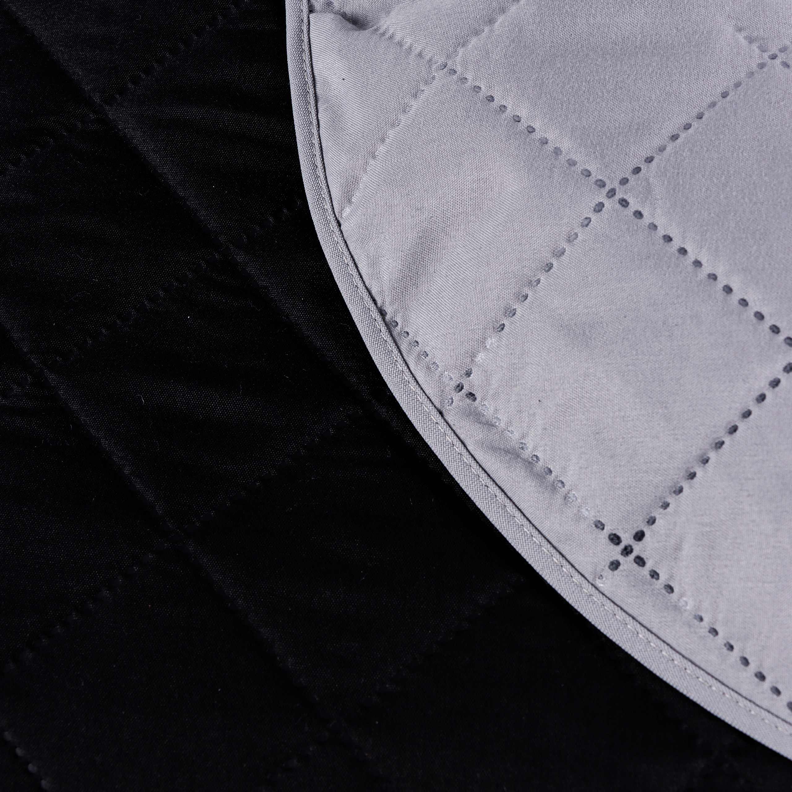 Narzuta dwuwarstwowa pikowana Czarna z szarym Narzuta dwuwarstwowa pikowana Czarna z szarym