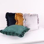 Poszewka welwetowa z falbanką – Granat Poszewka welwetowa z falbanką – Granat