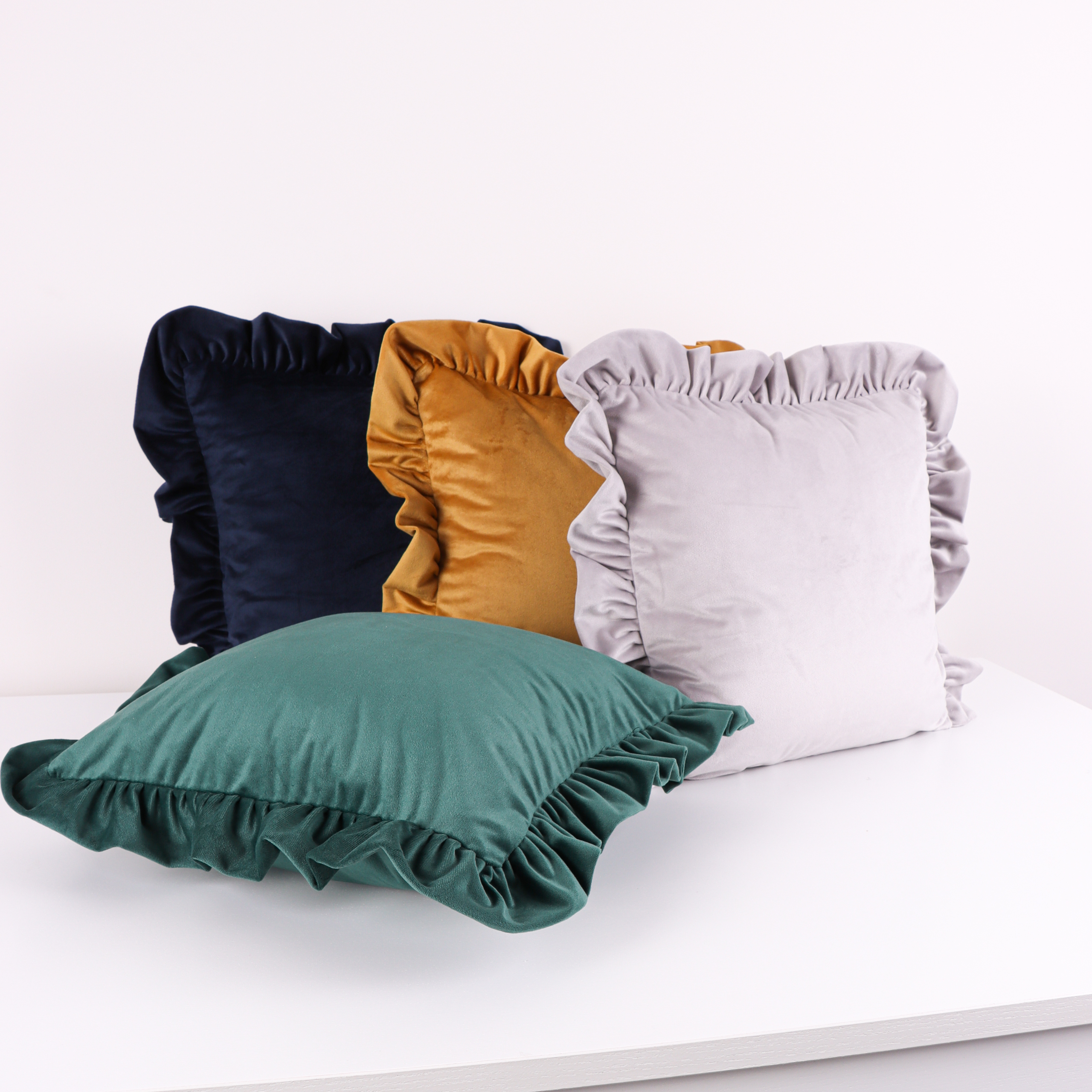 Poszewka welwetowa z falbanką – Granat Poszewka welwetowa z falbanką – Granat