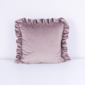Poszewka welwetowa z falbanką – Pudrowy róż Poszewka welwetowa z falbanką – Pudrowy róż