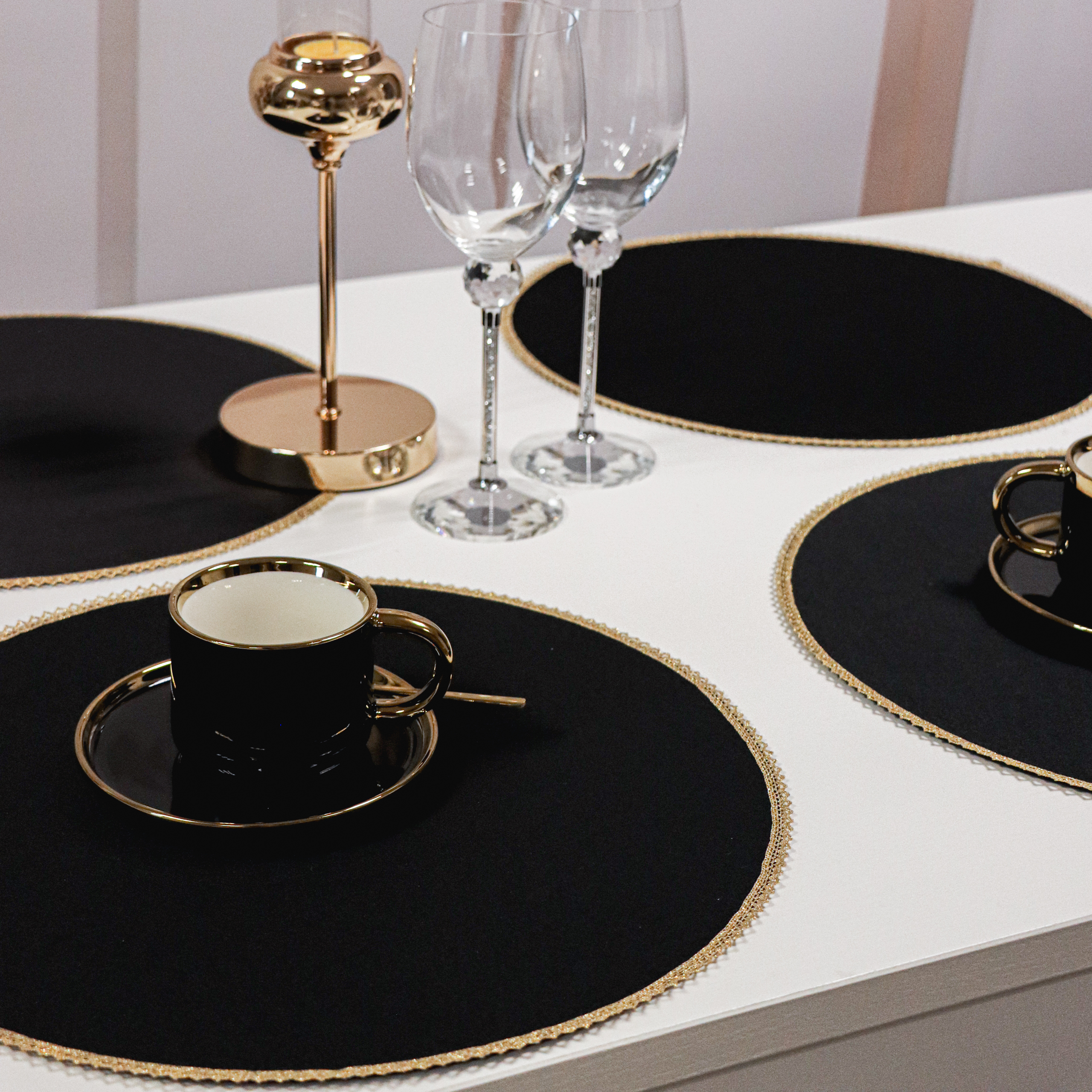 Podkładka okrągła z koronką – Czarna + złoto Podkładka okrągła z koronką – Czarna + złoto