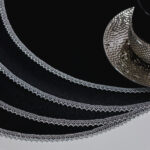 Podkładka okrągła z koronką – Czarna + srebro