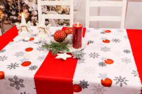 Bieżnik Świąteczny – czerwone bombki