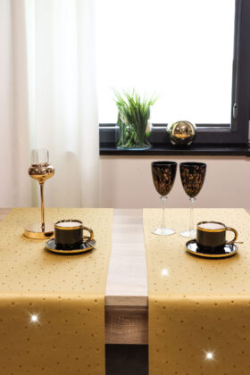 Bieżnik Szafir – Złoty złote dżety Bieżnik Szafir – Złoty złote dżety