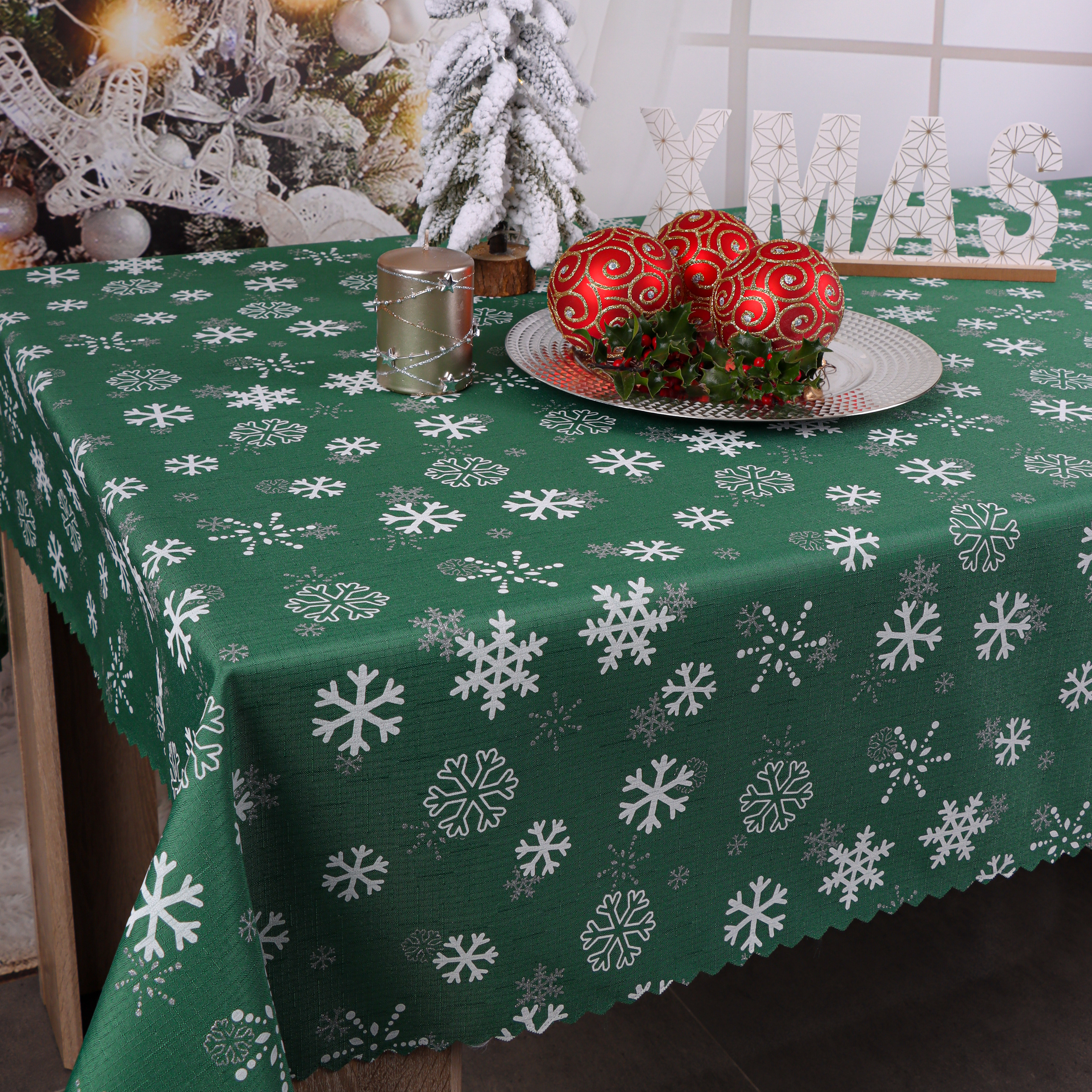 Obrus Świąteczny Śnieżynki – Ciemna zieleń Obrus Świąteczny Śnieżynki – Ciemna zieleń