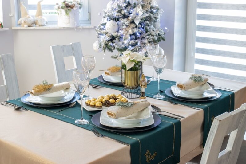 Obrusy z gipiurą i koronkowe