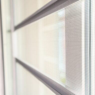 Jak prać plisy okienne?