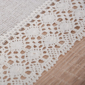 Bieżnik z koronka RETRO- beżowa koronka