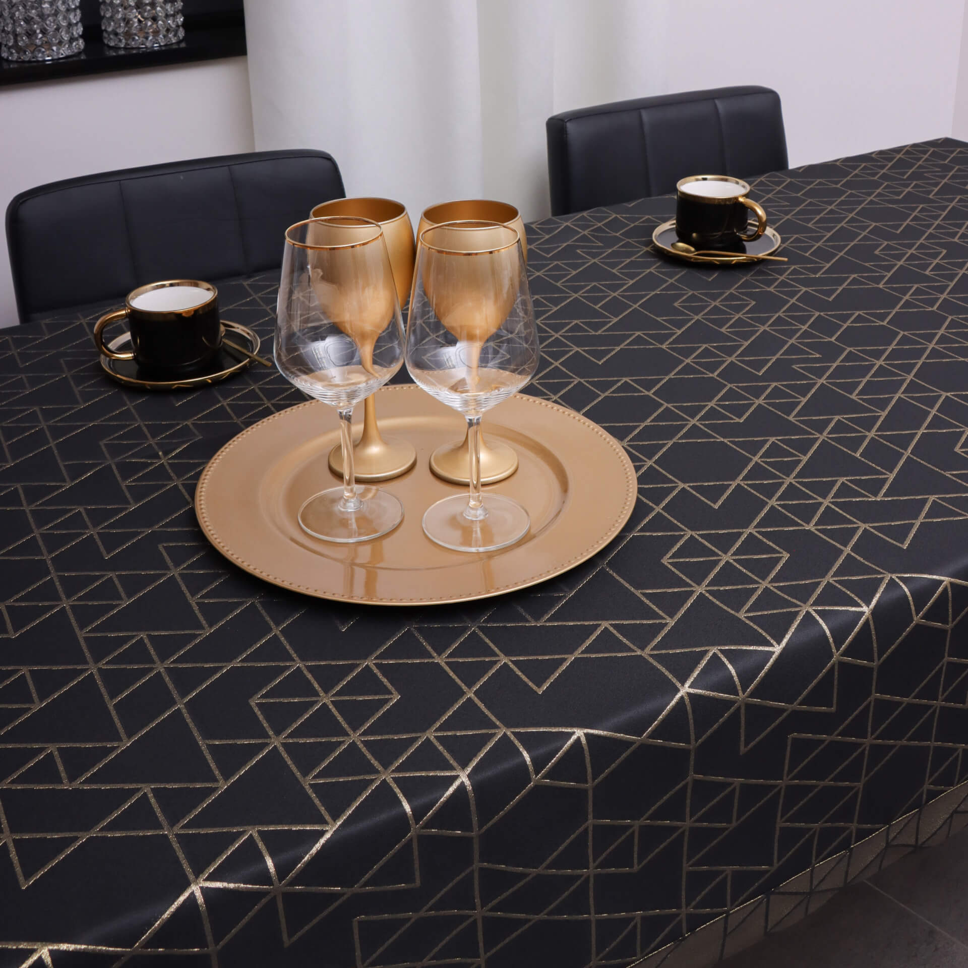 Obrus nowoczesny TOKYO – Czarno Złoty Obrus nowoczesny TOKYO – Czarno Złoty