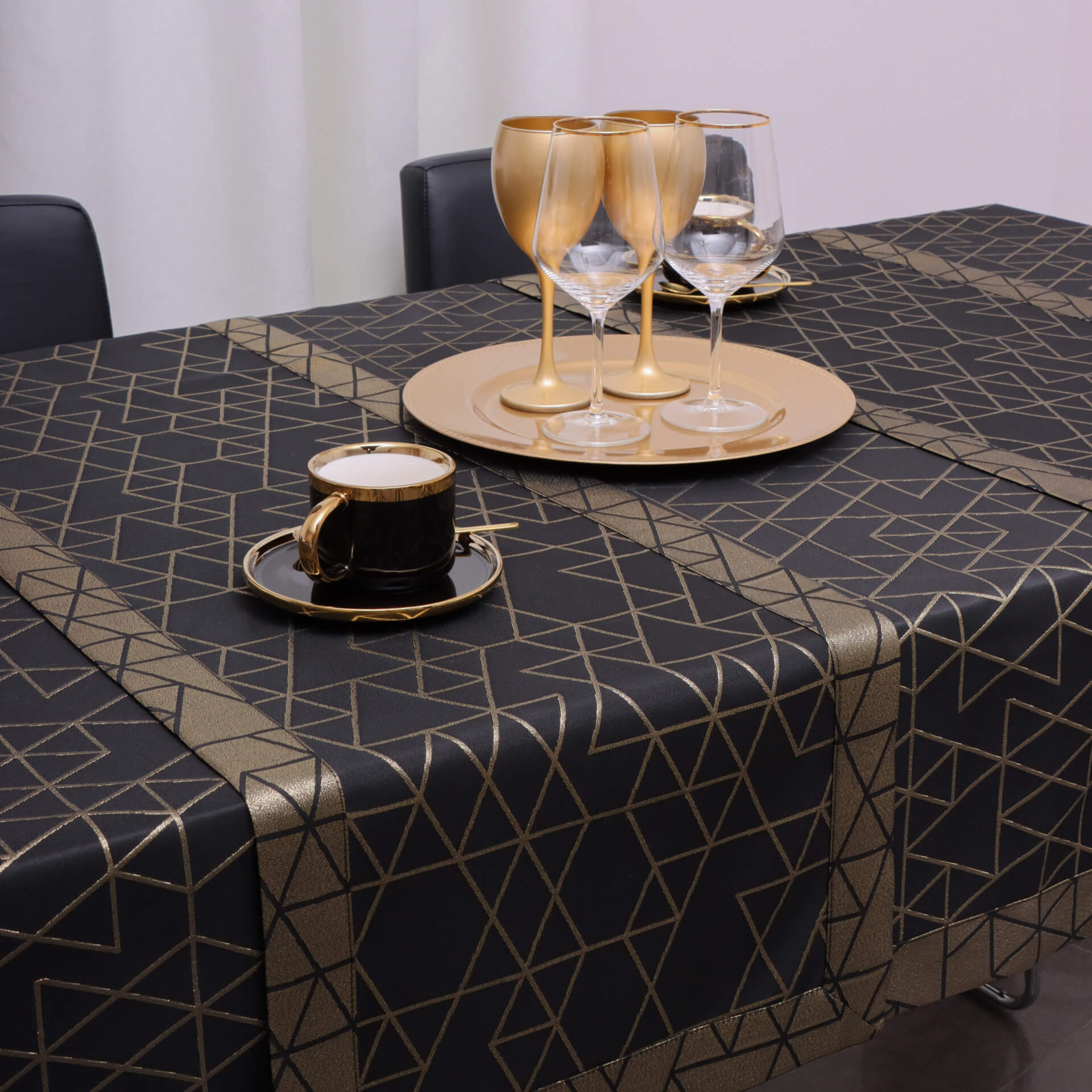 Obrus nowoczesny TOKYO – Czarno Złoty Obrus nowoczesny TOKYO – Czarno Złoty