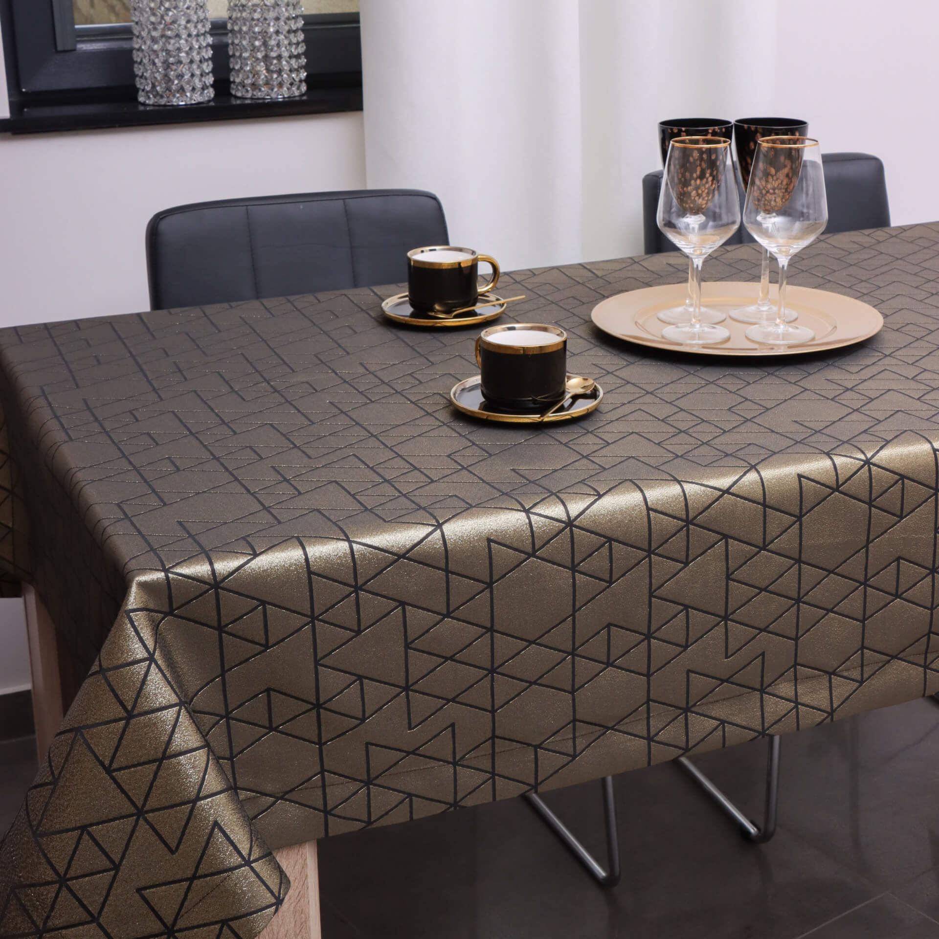 Obrus nowoczesny TOKYO – Czarno Złoty Obrus nowoczesny TOKYO – Czarno Złoty