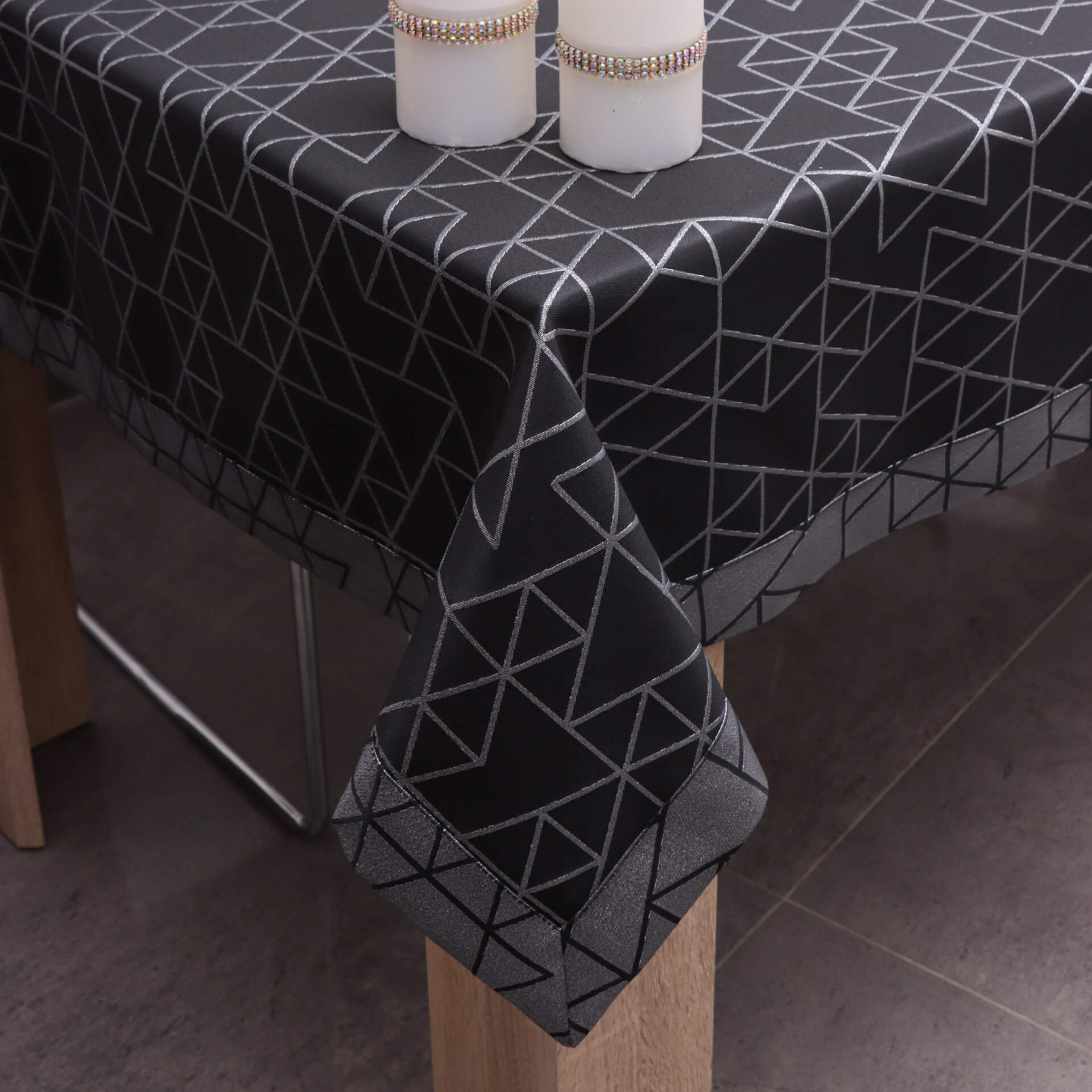 Obrus nowoczesny TOKYO – Czarno Srebrny Obrus nowoczesny TOKYO – Czarno Srebrny