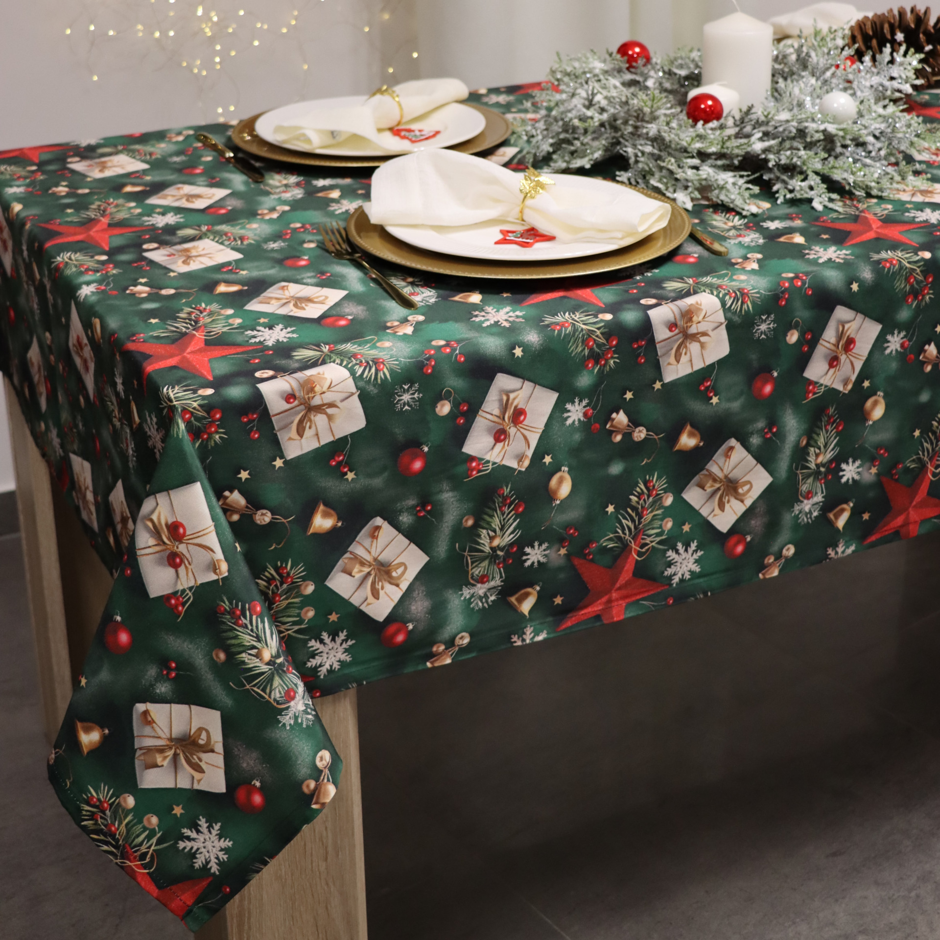 Obrus świąteczny – Zielone dekoracje Obrus świąteczny – Zielone dekoracje
