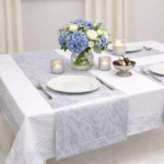 Obrus Chmurka Lux – Biały srebrny Obrus Chmurka Lux – Biały srebrny