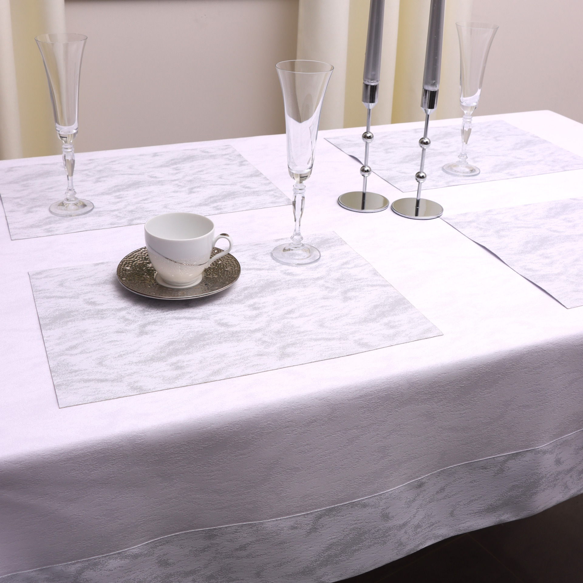 Podkładka na stół – Srebrna Chmurka Podkładka na stół – Srebrna Chmurka