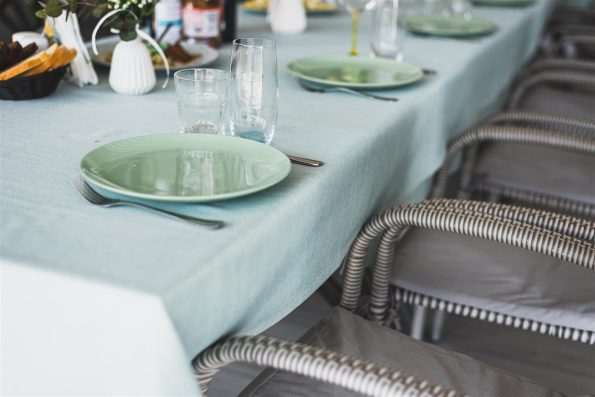 Jakie kolory obrusów i zasłon są modne w 2025 roku? Trendy kolorystyczne