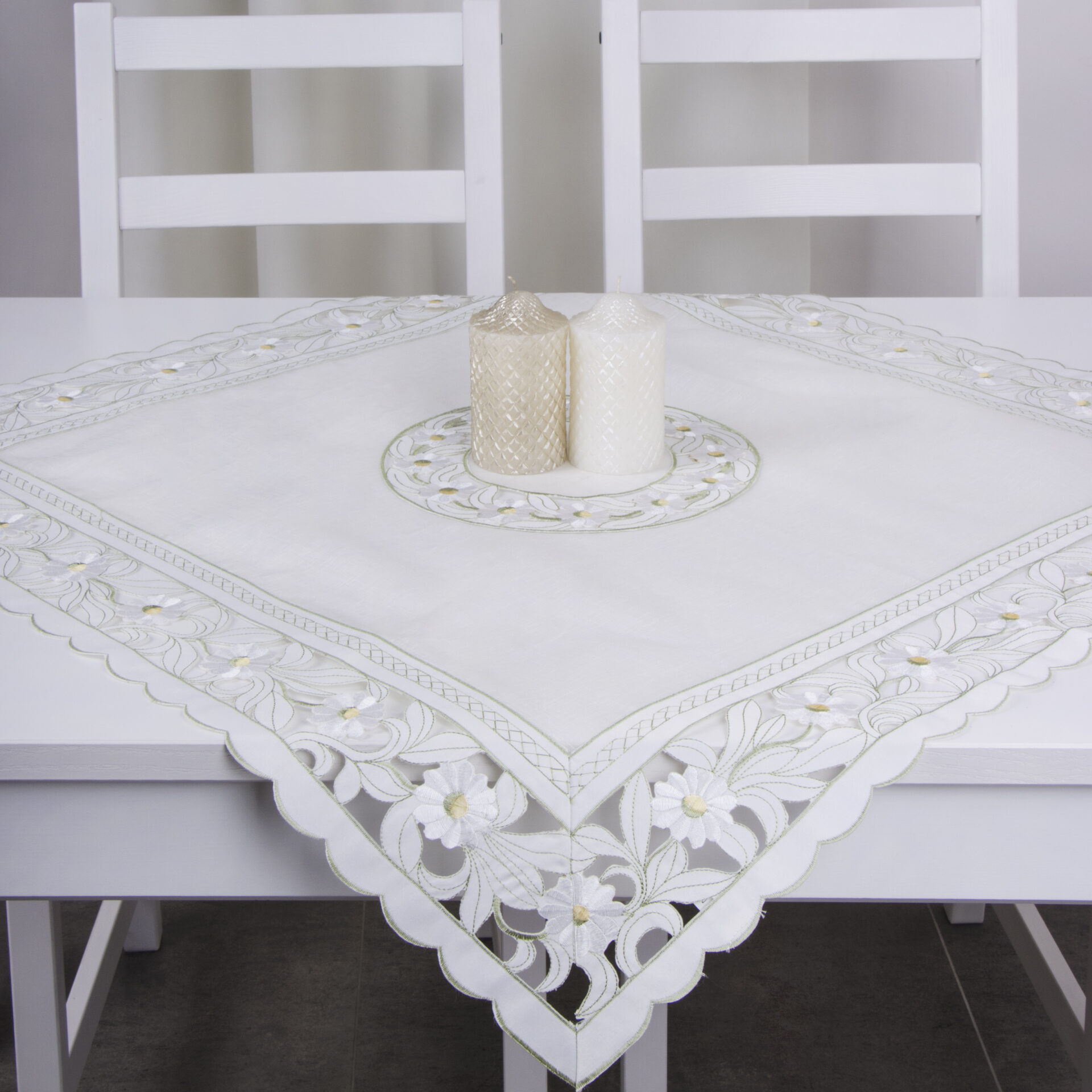 Serweta haftowana 85/85 wz. 4 Serweta haftowana 85/85 wz. 4